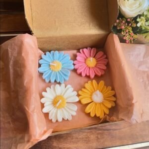Stylish Daisy Flower Scented Candle Set of 6 Handcrafted Floral Soy Wax Candles, Aromatherapy, Decorative Design, Eco-Friendly, Ideal for Home Decor, Weddings, or Gifts